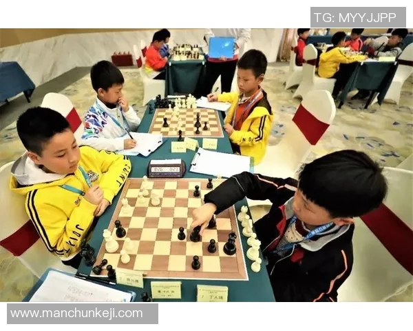 凌小君足球之路：从校园小将到职业赛场的奋斗与梦想