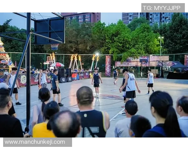 回龙观篮球热潮：社区青少年如何通过篮球运动提升自我与团结精神
